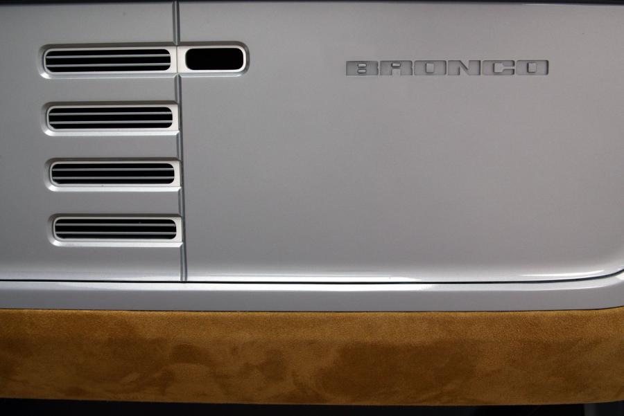  Ford Bronco Concept 2004 года  (фото 25 из 64)